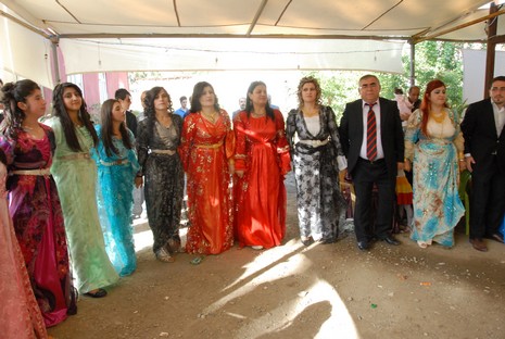 Yüksekova'da 12-13 Haziran 2010 tarihleri arasında evlenen çiftleri sizler için sayfamıza taşıdık.