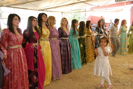 Yüksekova'da 12-13 Haziran 2010 tarihleri arasında evlenen çiftleri sizler için sayfamıza taşıdık.