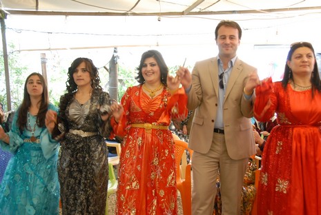 Yüksekova'da 12-13 Haziran 2010 tarihleri arasında evlenen çiftleri sizler için sayfamıza taşıdık.