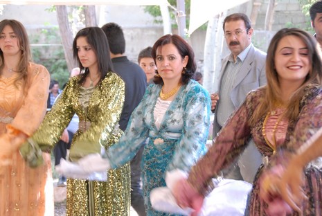 Yüksekova'da 12-13 Haziran 2010 tarihleri arasında evlenen çiftleri sizler için sayfamıza taşıdık.