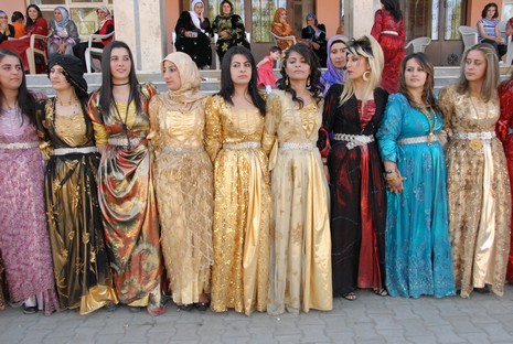 Yüksekova'da 12-13 Haziran 2010 tarihleri arasında evlenen çiftleri sizler için sayfamıza taşıdık.