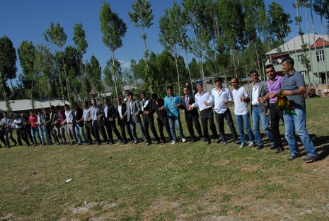 Yüksekova'da 12-13 Haziran 2010 tarihleri arasında evlenen çiftleri sizler için sayfamıza taşıdık.