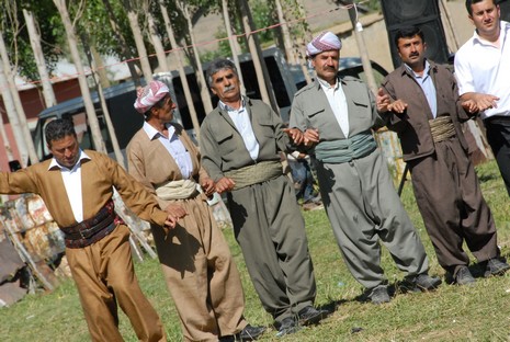 Yüksekova'da 12-13 Haziran 2010 tarihleri arasında evlenen çiftleri sizler için sayfamıza taşıdık.
