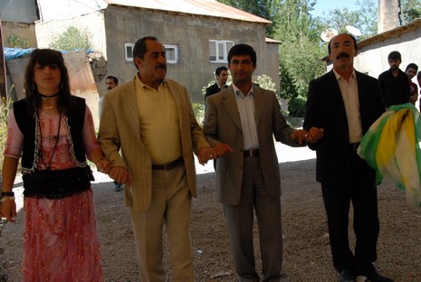 Yüksekova'da 12-13 Haziran 2010 tarihleri arasında evlenen çiftleri sizler için sayfamıza taşıdık.