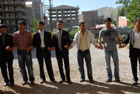 Yüksekova'da 12-13 Haziran 2010 tarihleri arasında evlenen çiftleri sizler için sayfamıza taşıdık.