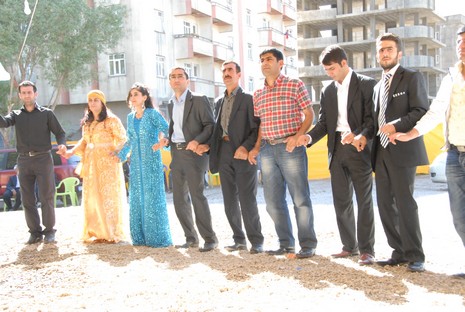 Yüksekova'da 12-13 Haziran 2010 tarihleri arasında evlenen çiftleri sizler için sayfamıza taşıdık.