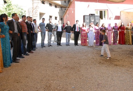 Yüksekova'da 12-13 Haziran 2010 tarihleri arasında evlenen çiftleri sizler için sayfamıza taşıdık.