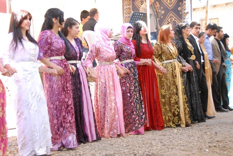 Yüksekova'da 12-13 Haziran 2010 tarihleri arasında evlenen çiftleri sizler için sayfamıza taşıdık.