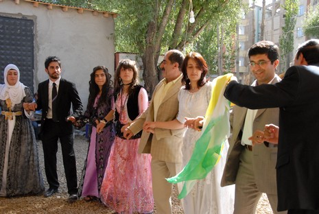 Yüksekova'da 12-13 Haziran 2010 tarihleri arasında evlenen çiftleri sizler için sayfamıza taşıdık.