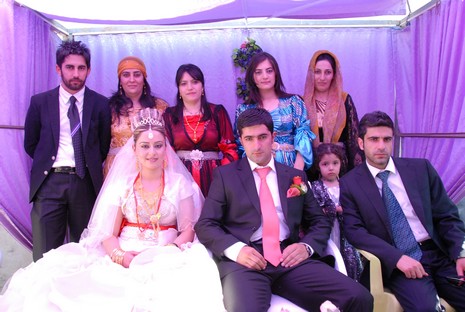 Yüksekova'da 12-13 Haziran 2010 tarihleri arasında evlenen çiftleri sizler için sayfamıza taşıdık.