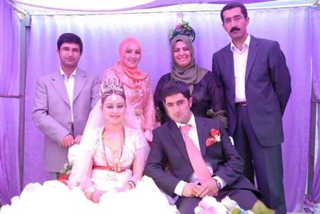 Yüksekova'da 12-13 Haziran 2010 tarihleri arasında evlenen çiftleri sizler için sayfamıza taşıdık.