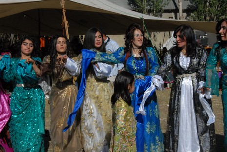 Yüksekova'da 12-13 Haziran 2010 tarihleri arasında evlenen çiftleri sizler için sayfamıza taşıdık.