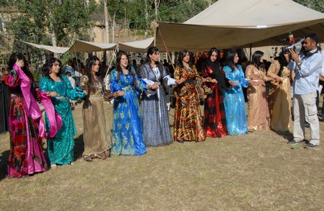 Yüksekova'da 12-13 Haziran 2010 tarihleri arasında evlenen çiftleri sizler için sayfamıza taşıdık.