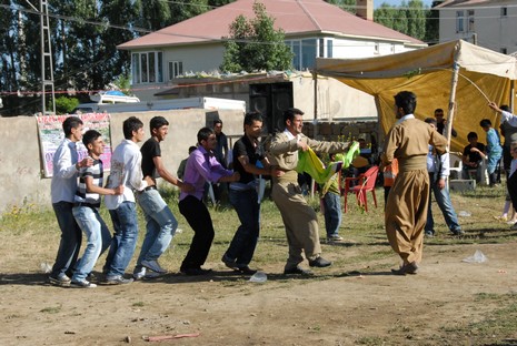 Yüksekova'da 12-13 Haziran 2010 tarihleri arasında evlenen çiftleri sizler için sayfamıza taşıdık.