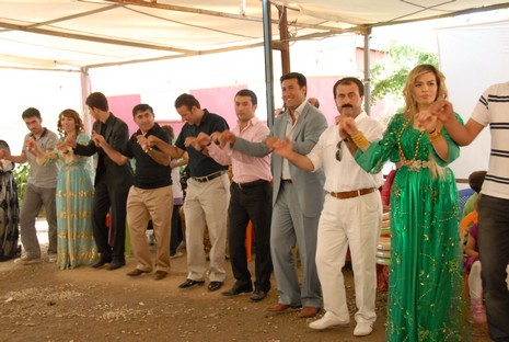 Yüksekova'da 12-13 Haziran 2010 tarihleri arasında evlenen çiftleri sizler için sayfamıza taşıdık.