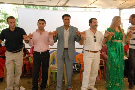 Yüksekova'da 12-13 Haziran 2010 tarihleri arasında evlenen çiftleri sizler için sayfamıza taşıdık.