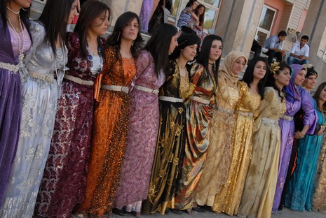 Yüksekova'da 12-13 Haziran 2010 tarihleri arasında evlenen çiftleri sizler için sayfamıza taşıdık.