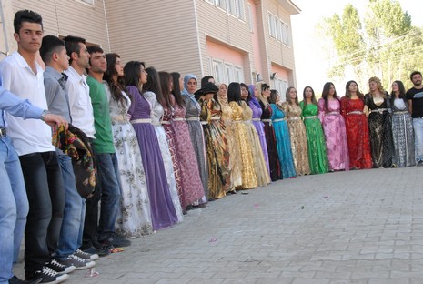 Yüksekova'da 12-13 Haziran 2010 tarihleri arasında evlenen çiftleri sizler için sayfamıza taşıdık.