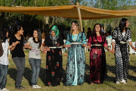 Yüksekova'da 12-13 Haziran 2010 tarihleri arasında evlenen çiftleri sizler için sayfamıza taşıdık.