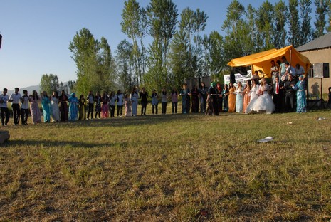 Yüksekova'da 12-13 Haziran 2010 tarihleri arasında evlenen çiftleri sizler için sayfamıza taşıdık.