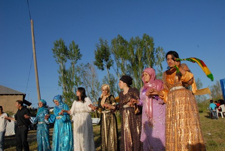 Yüksekova'da 12-13 Haziran 2010 tarihleri arasında evlenen çiftleri sizler için sayfamıza taşıdık.