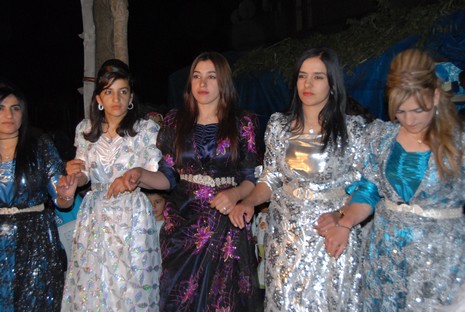 Yüksekova'da 12-13 Haziran 2010 tarihleri arasında evlenen çiftleri sizler için sayfamıza taşıdık.