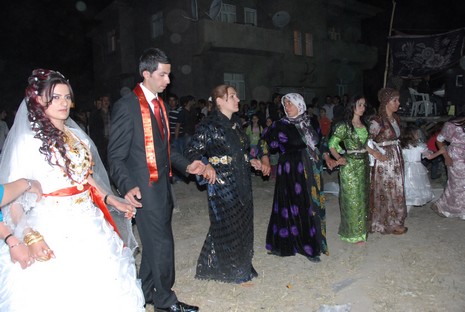 Yüksekova'da 12-13 Haziran 2010 tarihleri arasında evlenen çiftleri sizler için sayfamıza taşıdık.