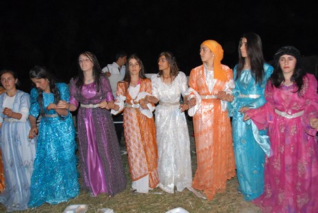 Yüksekova'da 12-13 Haziran 2010 tarihleri arasında evlenen çiftleri sizler için sayfamıza taşıdık.