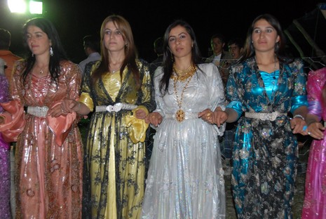 Yüksekova'da 12-13 Haziran 2010 tarihleri arasında evlenen çiftleri sizler için sayfamıza taşıdık.