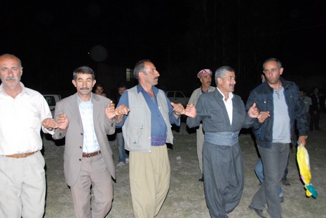 Yüksekova'da 12-13 Haziran 2010 tarihleri arasında evlenen çiftleri sizler için sayfamıza taşıdık.