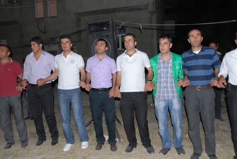 Yüksekova'da 12-13 Haziran 2010 tarihleri arasında evlenen çiftleri sizler için sayfamıza taşıdık.