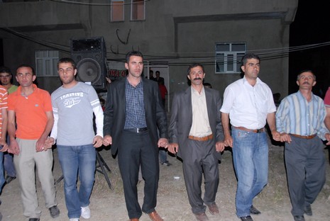 Yüksekova'da 12-13 Haziran 2010 tarihleri arasında evlenen çiftleri sizler için sayfamıza taşıdık.