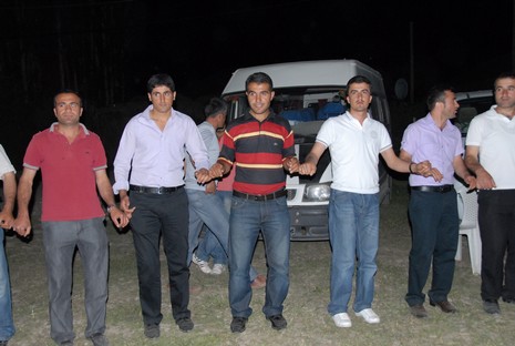 Yüksekova'da 12-13 Haziran 2010 tarihleri arasında evlenen çiftleri sizler için sayfamıza taşıdık.