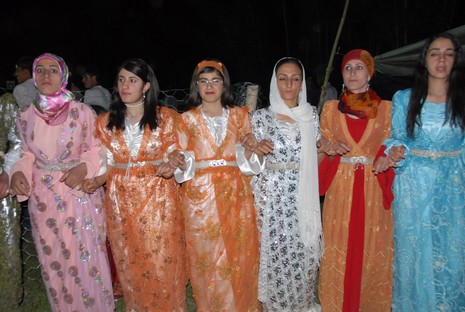 Yüksekova'da 12-13 Haziran 2010 tarihleri arasında evlenen çiftleri sizler için sayfamıza taşıdık.