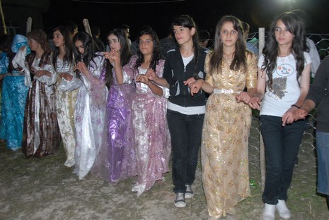 Yüksekova'da 12-13 Haziran 2010 tarihleri arasında evlenen çiftleri sizler için sayfamıza taşıdık.