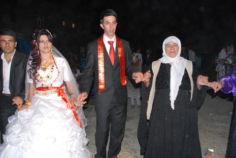 Yüksekova'da 12-13 Haziran 2010 tarihleri arasında evlenen çiftleri sizler için sayfamıza taşıdık.