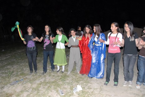 Yüksekova'da 12-13 Haziran 2010 tarihleri arasında evlenen çiftleri sizler için sayfamıza taşıdık.