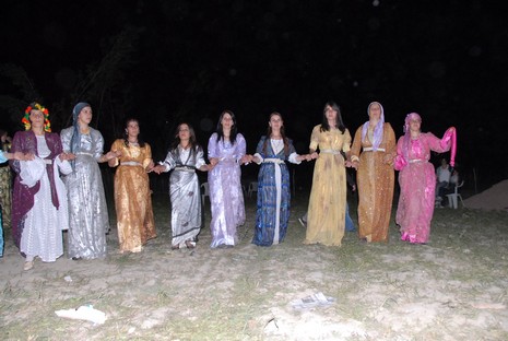 Yüksekova'da 12-13 Haziran 2010 tarihleri arasında evlenen çiftleri sizler için sayfamıza taşıdık.