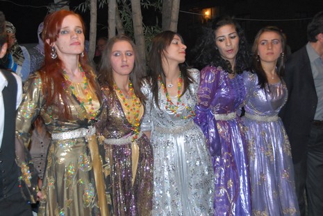 Yüksekova'da 12-13 Haziran 2010 tarihleri arasında evlenen çiftleri sizler için sayfamıza taşıdık.