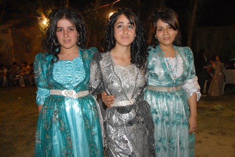 Yüksekova'da 12-13 Haziran 2010 tarihleri arasında evlenen çiftleri sizler için sayfamıza taşıdık.