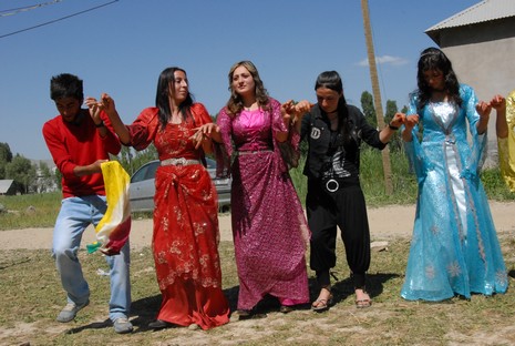 Yüksekova'da 12-13 Haziran 2010 tarihleri arasında evlenen çiftleri sizler için sayfamıza taşıdık.