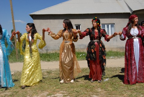 Yüksekova'da 12-13 Haziran 2010 tarihleri arasında evlenen çiftleri sizler için sayfamıza taşıdık.