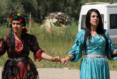 Yüksekova'da 12-13 Haziran 2010 tarihleri arasında evlenen çiftleri sizler için sayfamıza taşıdık.