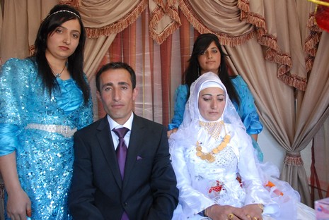 Yüksekova'da 12-13 Haziran 2010 tarihleri arasında evlenen çiftleri sizler için sayfamıza taşıdık.