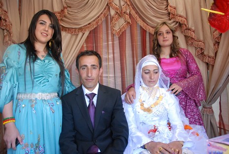 Yüksekova'da 12-13 Haziran 2010 tarihleri arasında evlenen çiftleri sizler için sayfamıza taşıdık.