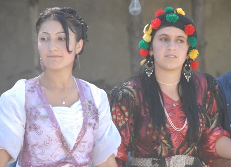 Yüksekova'da 12-13 Haziran 2010 tarihleri arasında evlenen çiftleri sizler için sayfamıza taşıdık.