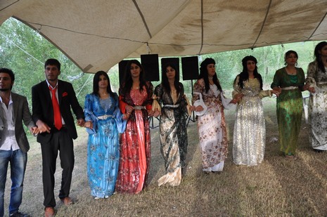 Yüksekova'da 19-20 Haziran 2010 tarihleri arasında evlenen çiftleri sizler için sayfamıza taşıdık.