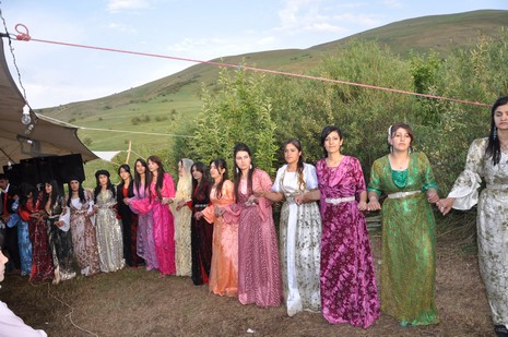 Yüksekova'da 19-20 Haziran 2010 tarihleri arasında evlenen çiftleri sizler için sayfamıza taşıdık.