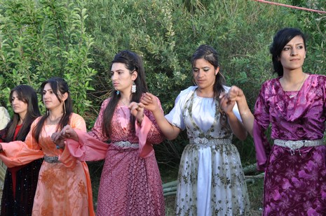 Yüksekova'da 19-20 Haziran 2010 tarihleri arasında evlenen çiftleri sizler için sayfamıza taşıdık.