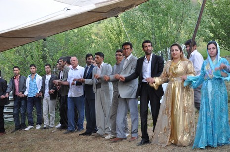 Yüksekova'da 19-20 Haziran 2010 tarihleri arasında evlenen çiftleri sizler için sayfamıza taşıdık.